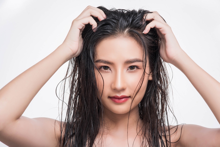 Cách chăm sóc tóc mọc nhanh, giảm gãy rụng trong mùa lạnh- Ảnh 3.