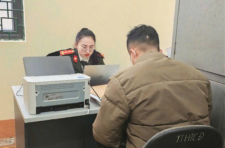 Sự thật về video công an kiểm tra nồng độ cồn người già ngồi xe lăn- Ảnh 2.