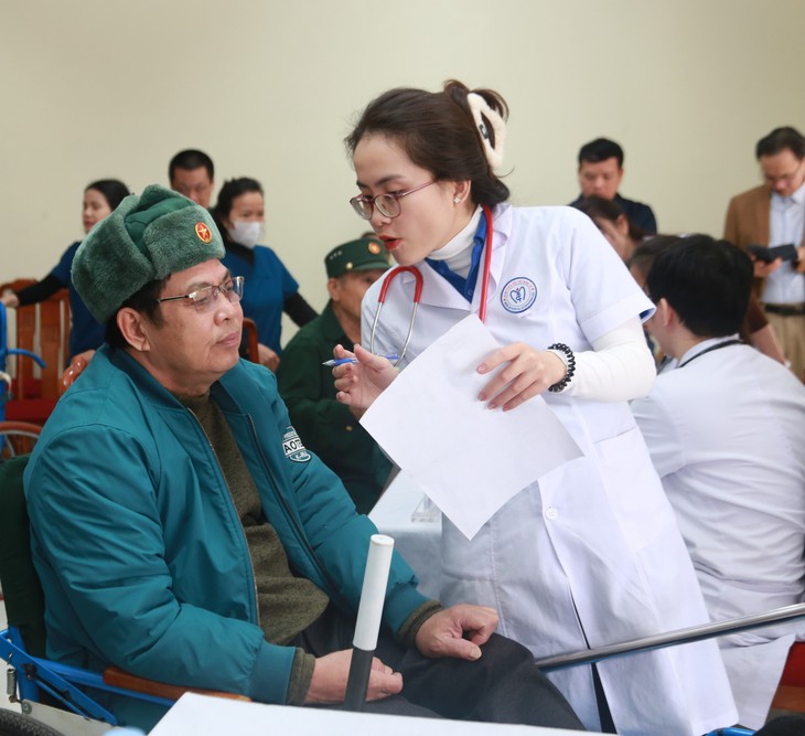 Bệnh viện Nội tiết Nghệ An khám bệnh, tặng quà tri ân người có công- Ảnh 13.
