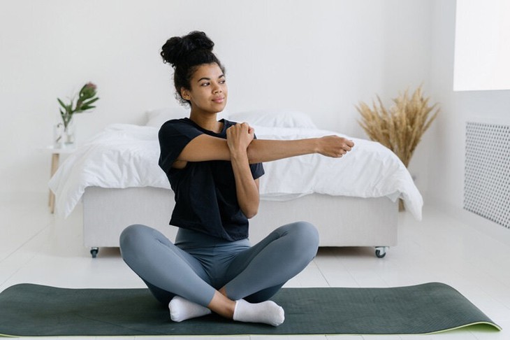 12-bai-tap-yoga-truoc-khi-ngu-giup-de-ngu-hon-vao-679d9033e6eb0