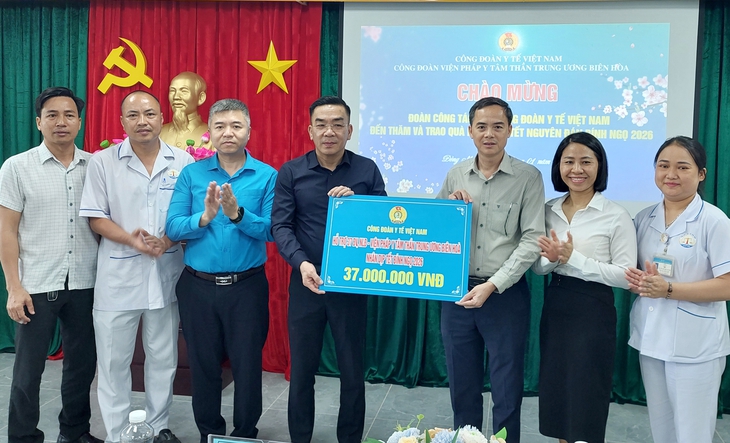 Công đoàn Y tế Việt Nam thăm, động viên cán bộ y tế làm việc trong môi trường đặc thù tại TPHCM và Đồng Nai- Ảnh 1.