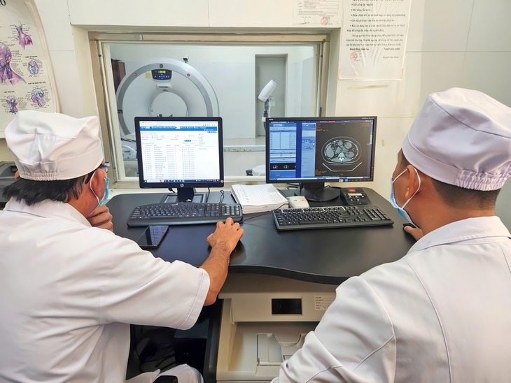 Thứ trưởng Bộ Y tế Đỗ Xuân Tuyên: Khám sức khỏe định kỳ miễn phí là nền tảng tiến tới miễn viện phí cơ bản- Ảnh 4. Thứ trưởng Bộ Y tế Đỗ Xuân Tuyên: Khám sức khỏe định kỳ miễn phí là nền tảng tiến tới miễn viện phí cơ bản- Ảnh 4.