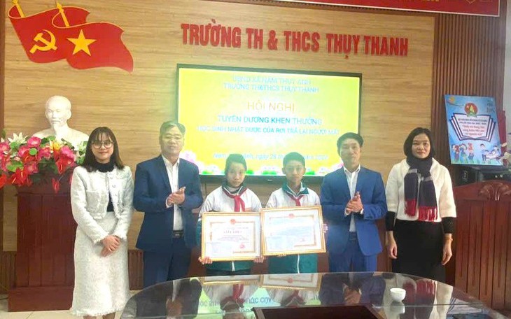 Hành động tử tế của người phụ nữ khi nhặt được số tiền lớn ở bệnh viện- Ảnh 2.
