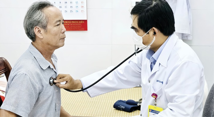 Thứ trưởng Bộ Y tế Đỗ Xuân Tuyên: Khám sức khỏe định kỳ miễn phí là nền tảng tiến tới miễn viện phí cơ bản- Ảnh 8. Thứ trưởng Bộ Y tế Đỗ Xuân Tuyên: Khám sức khỏe định kỳ miễn phí là nền tảng tiến tới miễn viện phí cơ bản- Ảnh 8.