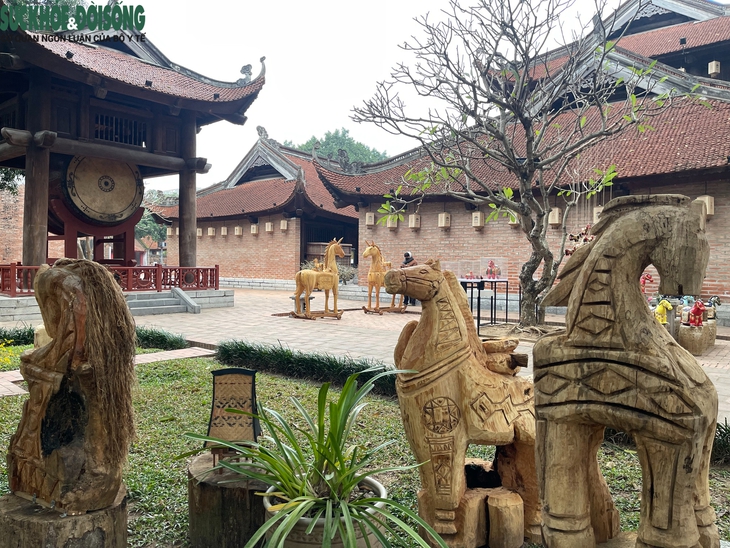 Cận cảnh bộ tượng ngựa độc bản Tây Nguyên chào Tết Bính Ngọ tại Hà Nội- Ảnh 4. Cận cảnh bộ tượng ngựa độc bản Tây Nguyên chào Tết Bính Ngọ tại Hà Nội- Ảnh 4.