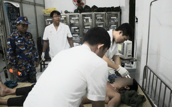 Xuyên đêm cấp cứu ngư dân bị giảm áp do lặn sâu 3 lần