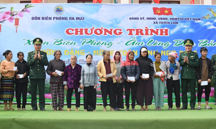 Báo Sức khỏe và Đời sống góp quà vui Xuân biên giới cùng đồng bào Mã Liềng- Ảnh 19. Báo Sức khỏe và Đời sống góp quà vui Xuân biên giới cùng đồng bào Mã Liềng- Ảnh 19.