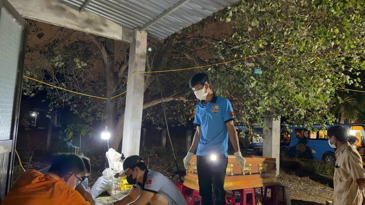 Truy tìm danh tính người đàn ông tử vong ở Lâm Đồng- Ảnh 1. Truy tìm danh tính người đàn ông tử vong ở Lâm Đồng- Ảnh 1.