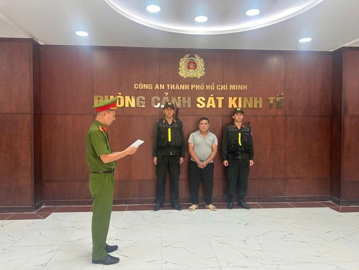 TPHCM: Triệt phá đường dây ngâm hơn 3.000 tấn ốc bươu trong 'thủy tinh lỏng'- Ảnh 1.