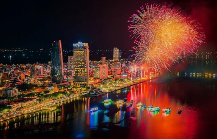 Từ 'đảo pháo hoa' 365 ngày, 'thành phố pháo hoa' không ngủ đến đại nhạc hội pháo hoa tại Hà Nội và dấu ấn Sun Group- Ảnh 4. Từ 'đảo pháo hoa' 365 ngày, 'thành phố pháo hoa' không ngủ đến đại nhạc hội pháo hoa tại Hà Nội và dấu ấn Sun Group- Ảnh 4.