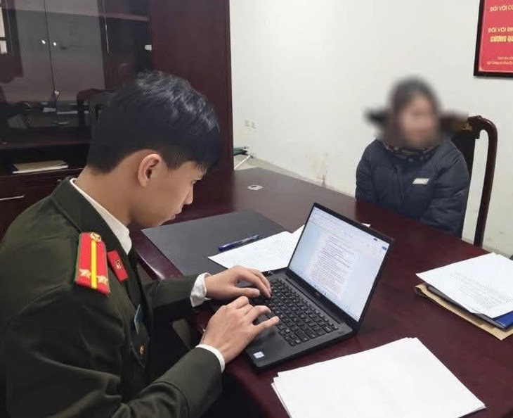 Phao tin 'cấm xe tải để bán giấy phép vào phố', người phụ nữ bị xử phạt- Ảnh 1.