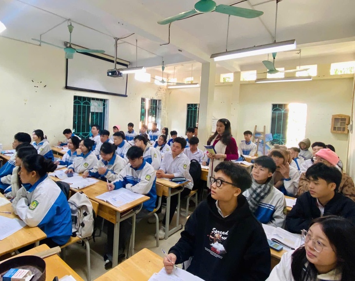 Giáo viên Hà Nội khắc khoải lo mất thưởng Tết, Sở GD&ĐT nói gì?- Ảnh 1.