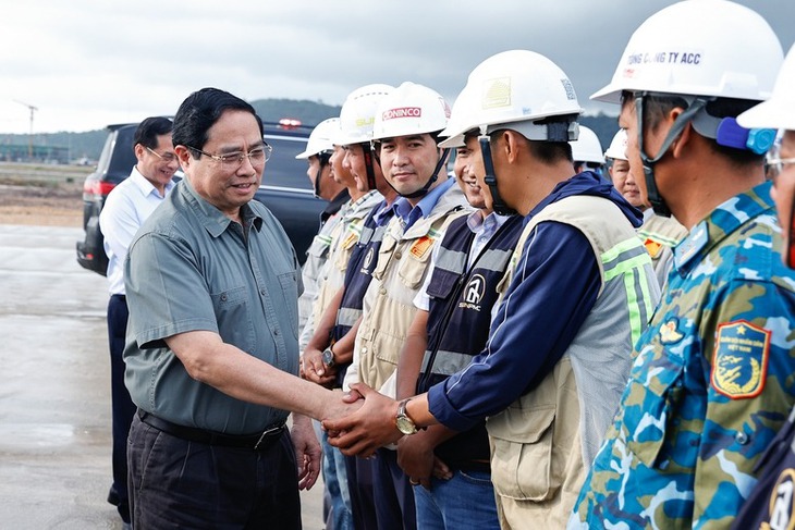 Thủ tướng: 'Chỉ bàn làm, không bàn lùi' với các dự án phục vụ APEC 2027 tại Phú Quốc- Ảnh 1.