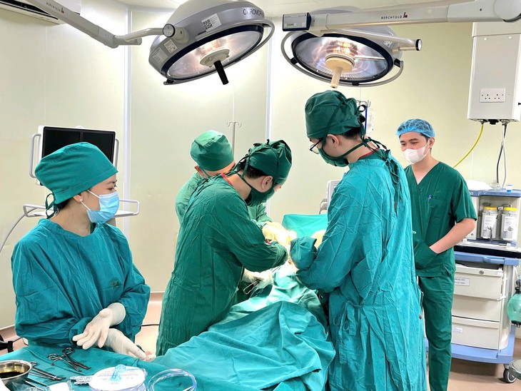 40 phút 'vàng' hồi sinh vận động cho cụ bà 101 tuổi- Ảnh 1.