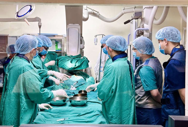 Bệnh viện Đa khoa tỉnh Thanh Hóa làm chủ 34 kỹ thuật cao, cứu sống nhiều ca bệnh hiểm nghèo- Ảnh 1.