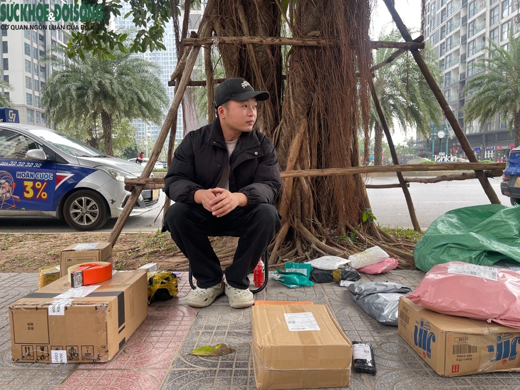 Shipper hối hả mưu sinh ngày giáp Tết- Ảnh 2.