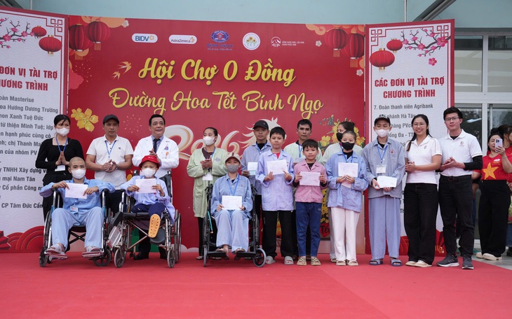 "Hội chợ 0 đồng" Bệnh viện Đa khoa TP Vinh tiếp thêm niềm tin cho người bệnh- Ảnh 9.