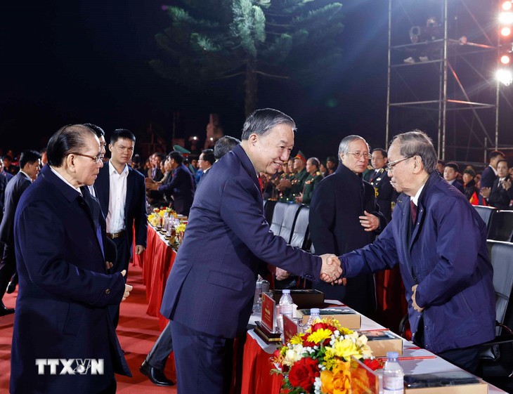 Cầu truyền hình 'Hai tay xây dựng một sơn hà': Phát triển đất nước trong kỷ nguyên mới- Ảnh 1. Cầu truyền hình 'Hai tay xây dựng một sơn hà': Phát triển đất nước trong kỷ nguyên mới- Ảnh 1.