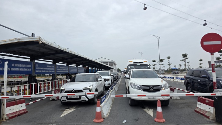Tăng cường thêm phà phục vụ du khách du lịch Cát Bà dịp nghỉ lễ- Ảnh 1. Tăng cường thêm phà phục vụ du khách du lịch Cát Bà dịp nghỉ lễ- Ảnh 1.