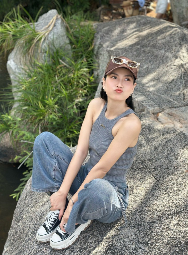 Nhan sắc đời thực khác xa màn ảnh của nữ chính phim 'Nhà hai chủ'- Ảnh 9.