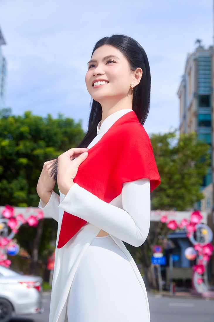 Nhan sắc đời thực khác xa màn ảnh của nữ chính phim 'Nhà hai chủ'- Ảnh 6.