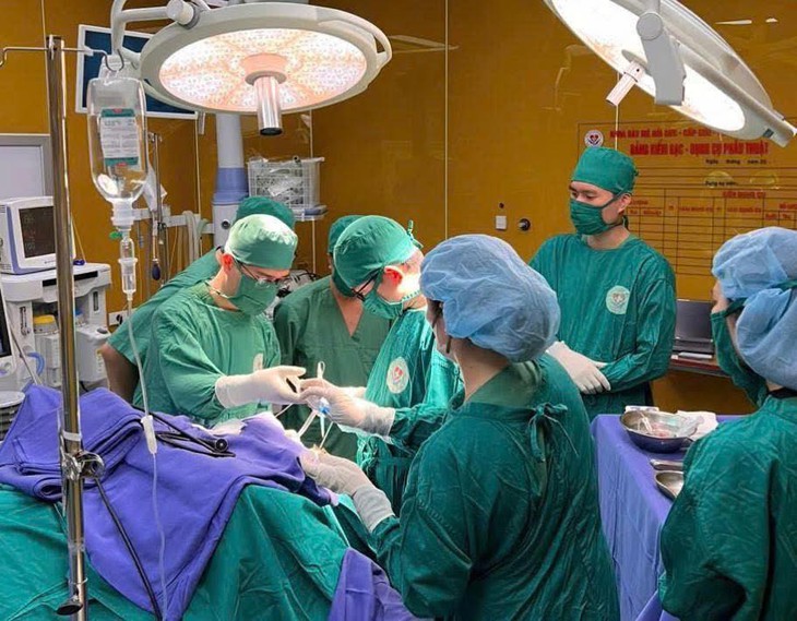 Ca mổ kéo dài 6h cứu cụ ông 81 tuổi thoát cửa tử ngày đầu năm mới- Ảnh 1.