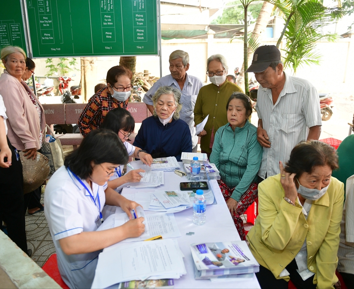 Tăng cường phòng ngừa cúm mùa cho người cao tuổi- Ảnh 1. Tăng cường phòng ngừa cúm mùa cho người cao tuổi- Ảnh 1.