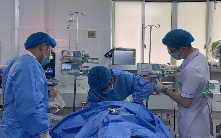 Gần 90% bệnh nhân hoại tử chỏm xương đùi là nam giới, nhiều trường hợp liên quan rượu bia- Ảnh 2.