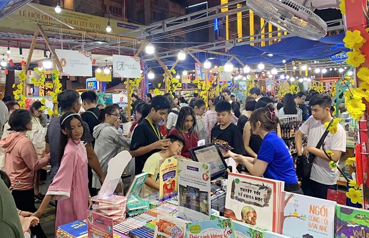 TPHCM tổ chức Lễ hội Đường sách Tết Bính Ngọ 2026 'Xuân hội tụ - Vững bước vươn mình’- Ảnh 1. TPHCM tổ chức Lễ hội Đường sách Tết Bính Ngọ 2026 'Xuân hội tụ - Vững bước vươn mình’- Ảnh 1.