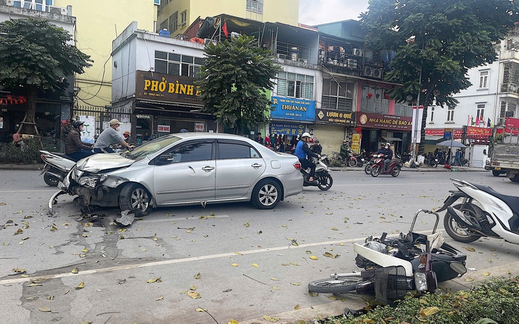 Ô tô lao xuống suối khiến 4 người thương vong- Ảnh 3.