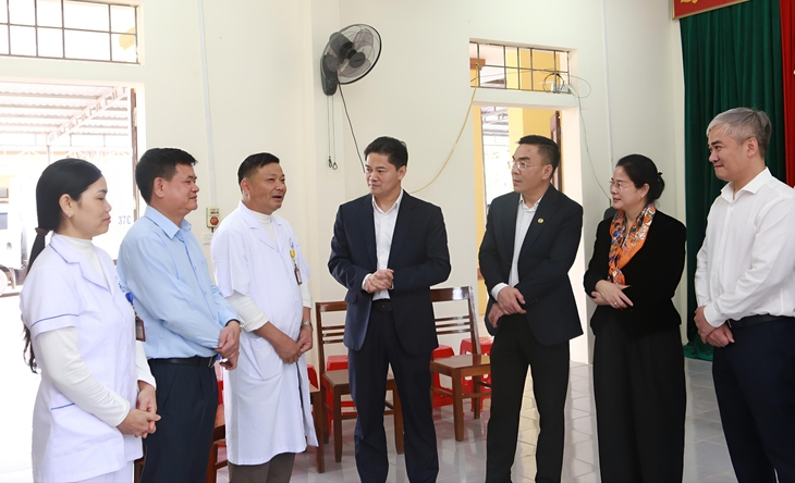 Thứ trưởng Thường trực Vũ Mạnh Hà làm việc tại vùng Tây Nam Nghệ An: Giữ vững tuyến cơ sở, nâng tầm bệnh viện khu vực miền núi- Ảnh 4. Thứ trưởng Thường trực Vũ Mạnh Hà làm việc tại vùng Tây Nam Nghệ An: Giữ vững tuyến cơ sở, nâng tầm bệnh viện khu vực miền núi- Ảnh 4.