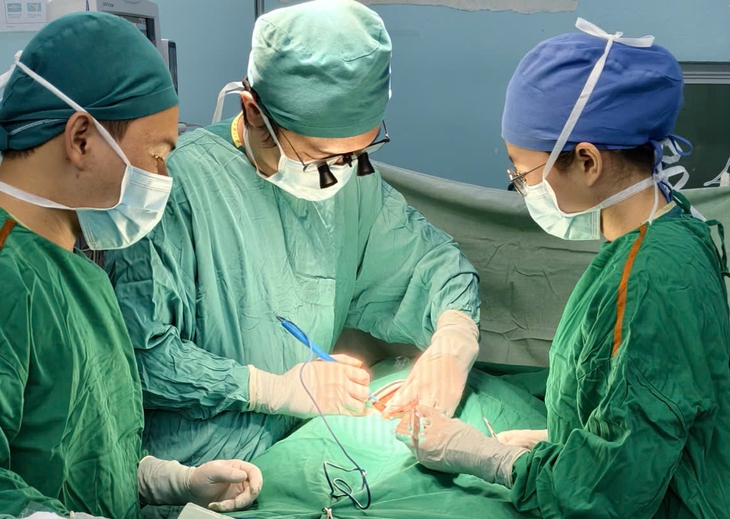 Nhiều trẻ nhỏ bị tắc ruột do nuốt hạt nở đồ chơi- Ảnh 1.