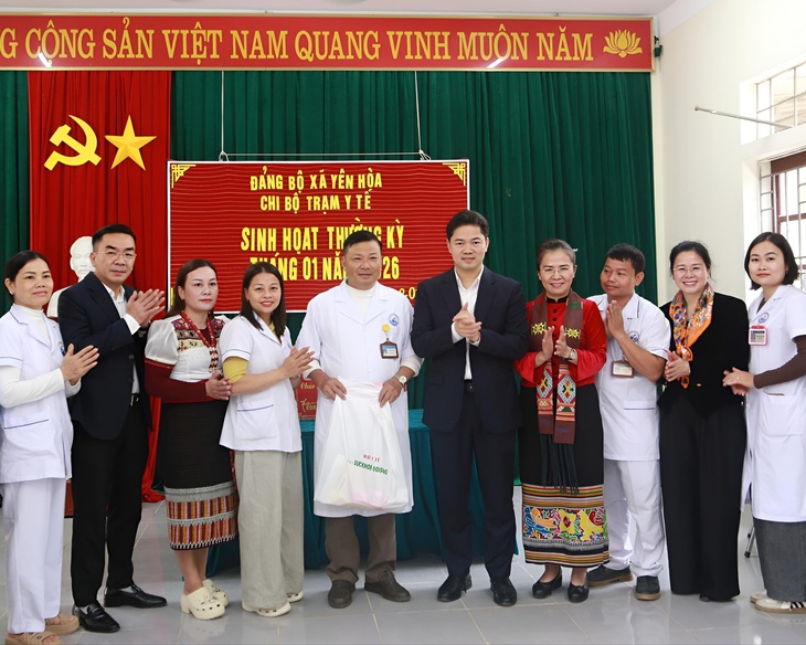 Thứ trưởng Thường trực Vũ Mạnh Hà làm việc tại vùng Tây Nam Nghệ An: Giữ vững tuyến cơ sở, nâng tầm bệnh viện khu vực miền núi- Ảnh 5. Thứ trưởng Thường trực Vũ Mạnh Hà làm việc tại vùng Tây Nam Nghệ An: Giữ vững tuyến cơ sở, nâng tầm bệnh viện khu vực miền núi- Ảnh 5.
