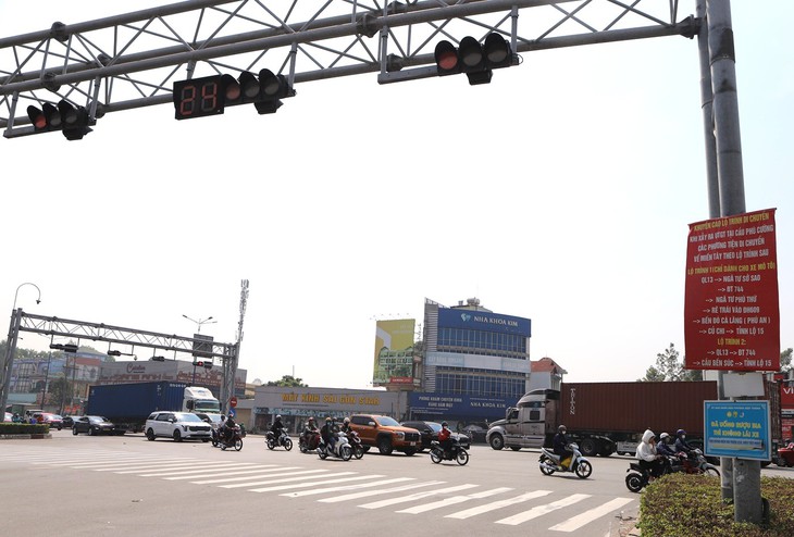 Lập rào chắn phục vụ thi công hầm chui trên Quốc lộ 13- Ảnh 5.