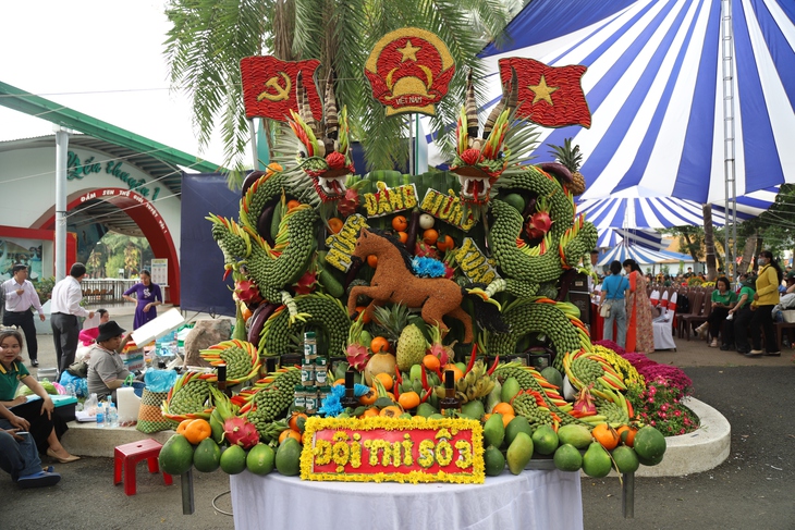 Người dân TPHCM mua sắm tại siêu thị 0 đồng trong Ngày hội 'Xuân đoàn kết - Tết nghĩa tình'- Ảnh 7.