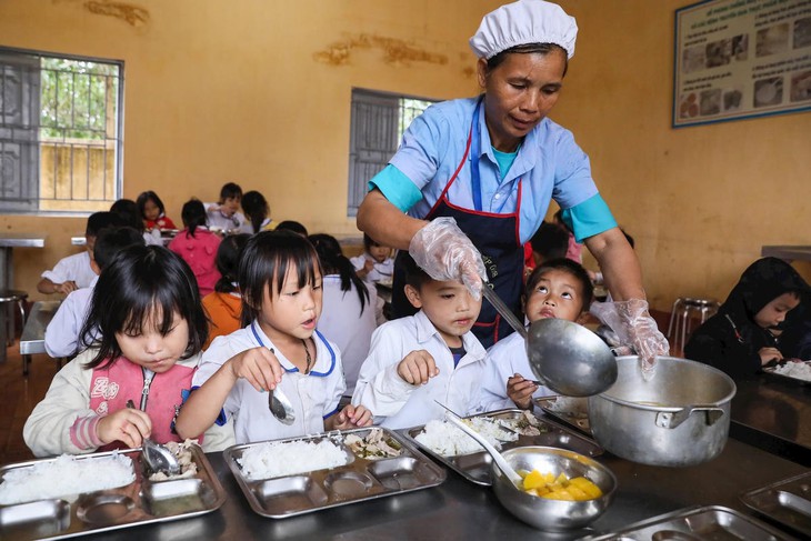 Nguy cơ và giải pháp phòng chống ngộ độc thực phẩm trong trường học- Ảnh 1.