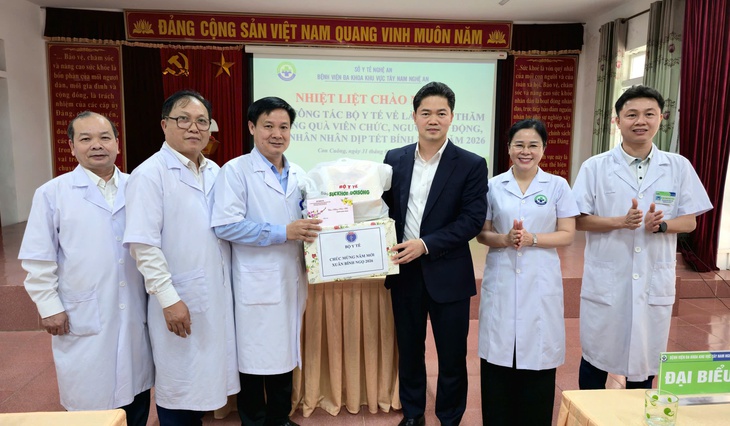 Thứ trưởng Thường trực Vũ Mạnh Hà làm việc tại vùng Tây Nam Nghệ An: Giữ vững tuyến cơ sở, nâng tầm bệnh viện khu vực miền núi- Ảnh 3. Thứ trưởng Thường trực Vũ Mạnh Hà làm việc tại vùng Tây Nam Nghệ An: Giữ vững tuyến cơ sở, nâng tầm bệnh viện khu vực miền núi- Ảnh 3.