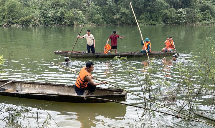 Đà Nẵng: Lật ghe chở 7 người đi làm rẫy, một người tử vong- Ảnh 1. Đà Nẵng: Lật ghe chở 7 người đi làm rẫy, một người tử vong- Ảnh 1.