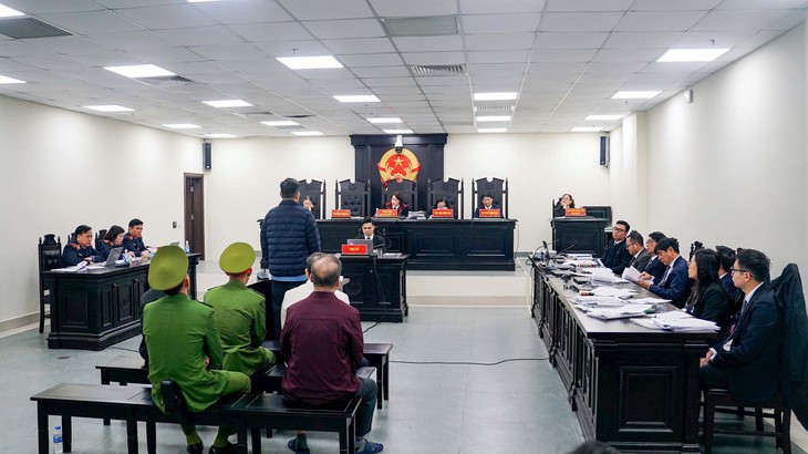 Cựu lãnh đạo Ban QLDA Đắk Lắk hầu tòa vì điều chỉnh tiêu chí chấm thầu cho doanh nghiệp- Ảnh 3.