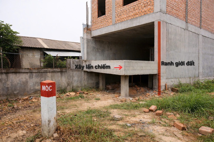 Phát hiện hàng xóm xây lấn sang đất nhà mình: Đừng nóng giận, đây mới là cách xử lý đúng nhất!- Ảnh 1. Phát hiện hàng xóm xây lấn sang đất nhà mình: Đừng nóng giận, đây mới là cách xử lý đúng nhất!- Ảnh 1.