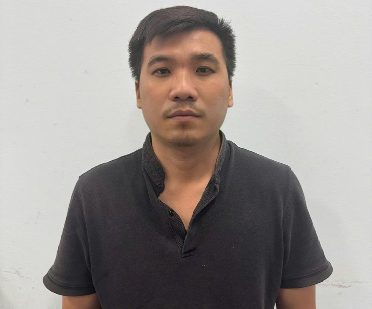 Nam hành khách bị khởi tố khi đánh tài xế, đập phá ô tô do mâu thuẫn- Ảnh 2.