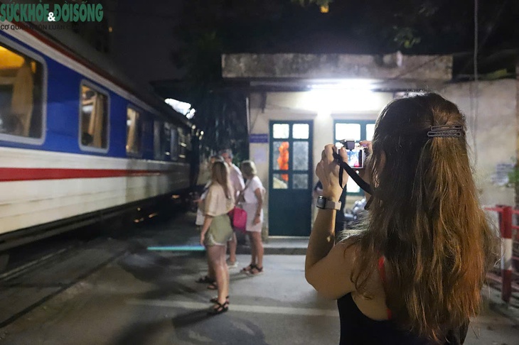 Hà Nội đề xuất dừng chạy tàu qua phố cà phê đường tàu- Ảnh 2.