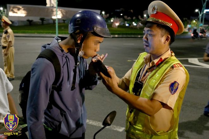 Cục CSGT làm rõ thông tin "kiểm tra giấy khám sức khoẻ của lái xe"