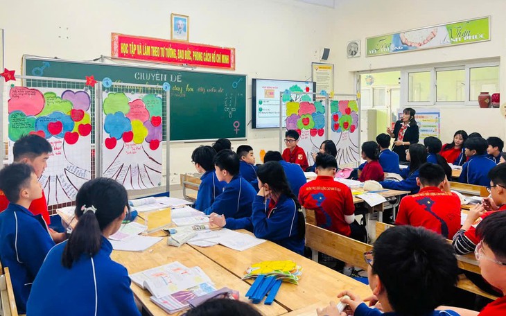 Không trực tiếp đứng lớp, nhà giáo có bị cắt phụ cấp thâm niên?- Ảnh 2.