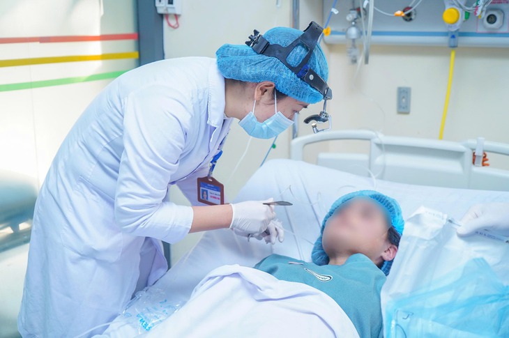Bệnh viện E bố trí nơi lưu trú miễn phí cho người nhà và nạn nhân của vụ cháy ở Trần Cung- Ảnh 1.