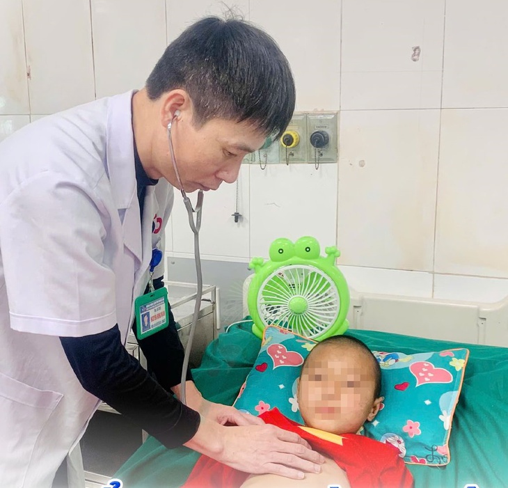 Lần đầu lọc máu thay huyết tương cứu sống bệnh nhi mắc bệnh thần kinh hiếm gặp- Ảnh 1. Lần đầu lọc máu thay huyết tương cứu sống bệnh nhi mắc bệnh thần kinh hiếm gặp- Ảnh 1.