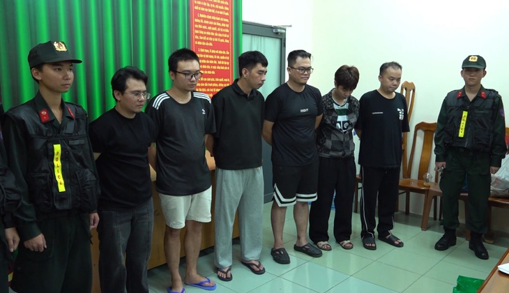 Khởi tố hơn 60 đối tượng trong đường dây buôn bán khí cười thu lợi bất chính gần 106 tỷ đồng- Ảnh 3. Khởi tố hơn 60 đối tượng trong đường dây buôn bán khí cười thu lợi bất chính gần 106 tỷ đồng- Ảnh 3.