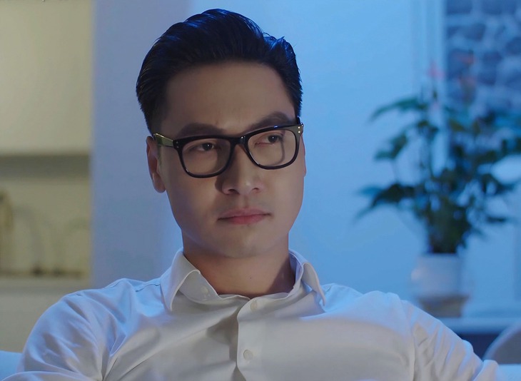 Phạm Ngọc Triển -  Chánh văn phòng UBND tỉnh trong 'Lằn ranh' có đời thực ra sao ở tuổi 40?- Ảnh 2.
