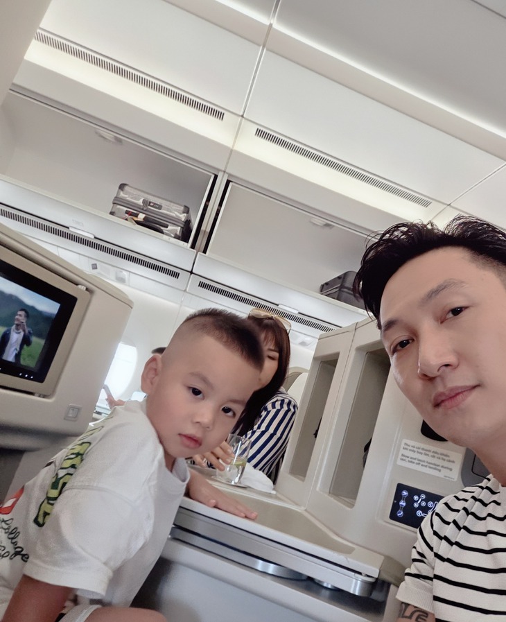 Phạm Ngọc Triển -  Chánh văn phòng UBND tỉnh trong 'Lằn ranh' có đời thực ra sao ở tuổi 40?- Ảnh 7.