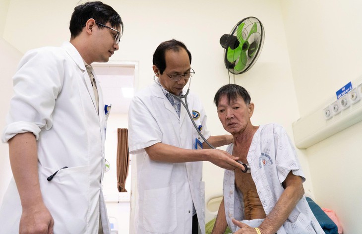 Đau chân kéo dài, đi lại khó khăn: Nhiều người chủ quan với bệnh mạch máu nguy hiểm- Ảnh 1. Đau chân kéo dài, đi lại khó khăn: Nhiều người chủ quan với bệnh mạch máu nguy hiểm- Ảnh 1.